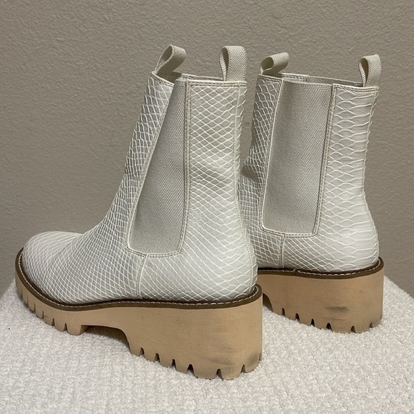 COCONUTS by MATISSE  Women’s White Chelsea Boots Size 9.5M Snake Embossed Vegan - Picture 4 of 7